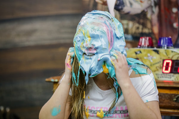 Giovanna and Alessandra and taking many pies in the face and slimed - Épic Program 08