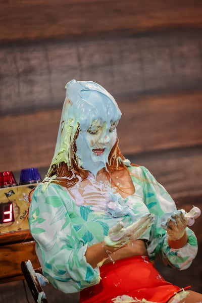 Pie Challenge Program 19 - Isa vs Gabi, "Challenge until the pies run out" (Epic Game Show with pie in the face, face dunking and slimed) - mp4. fulHD 1920x1080
