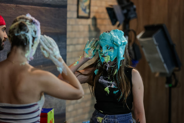 Maria (program 17) and Mia (13 and 16) face off in an epic game show with pie in face, a face-dunking challenge, and slimed | Pie Challenge Program 18 - Full HD 1920x1080