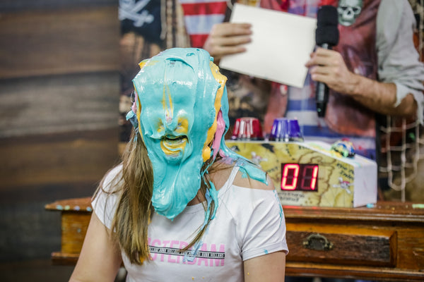 Giovanna and Alessandra and taking many pies in the face and slimed - Épic Program 08